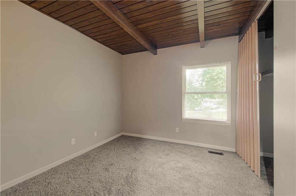 6401 Roswell Avenue — photo 9