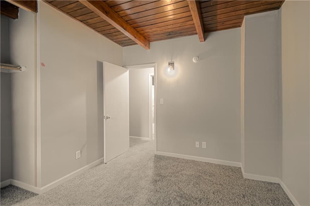 6401 Roswell Avenue — photo 10
