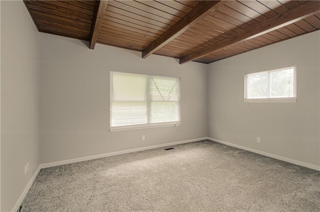 6401 Roswell Avenue — photo 11