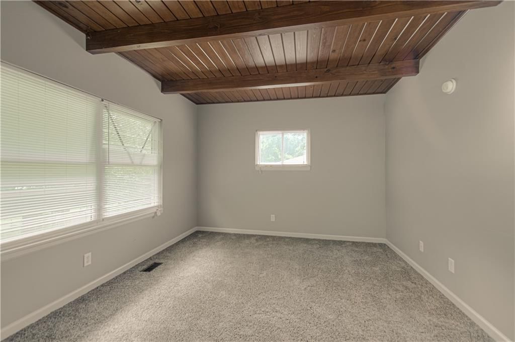 6401 Roswell Avenue — photo 12