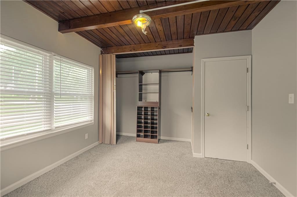 6401 Roswell Avenue — photo 15