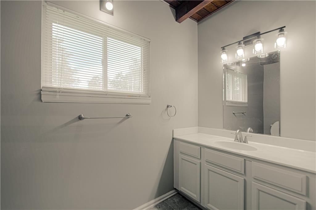 6401 Roswell Avenue — photo 17
