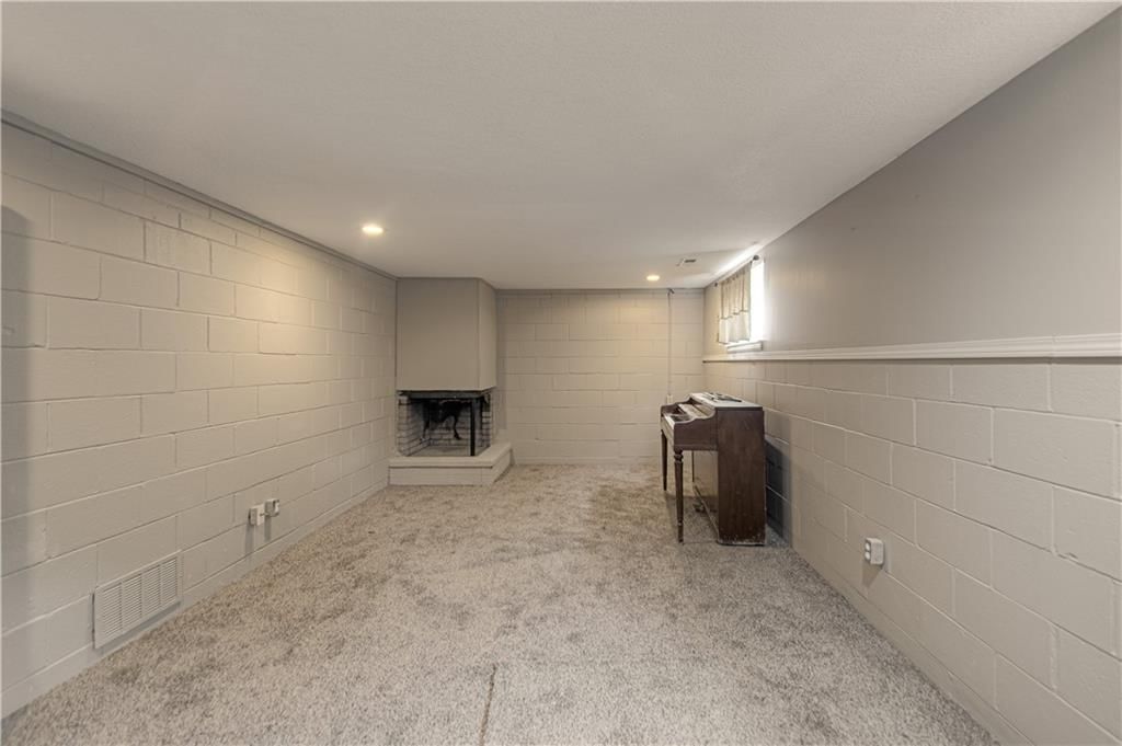 6401 Roswell Avenue — photo 18