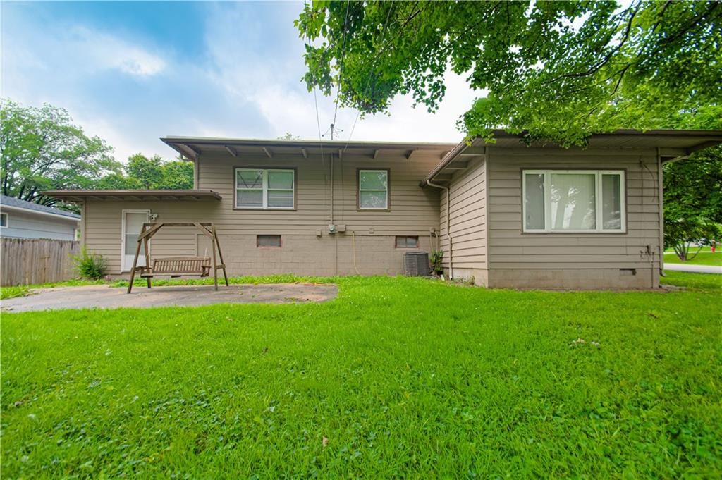 6401 Roswell Avenue — photo 24