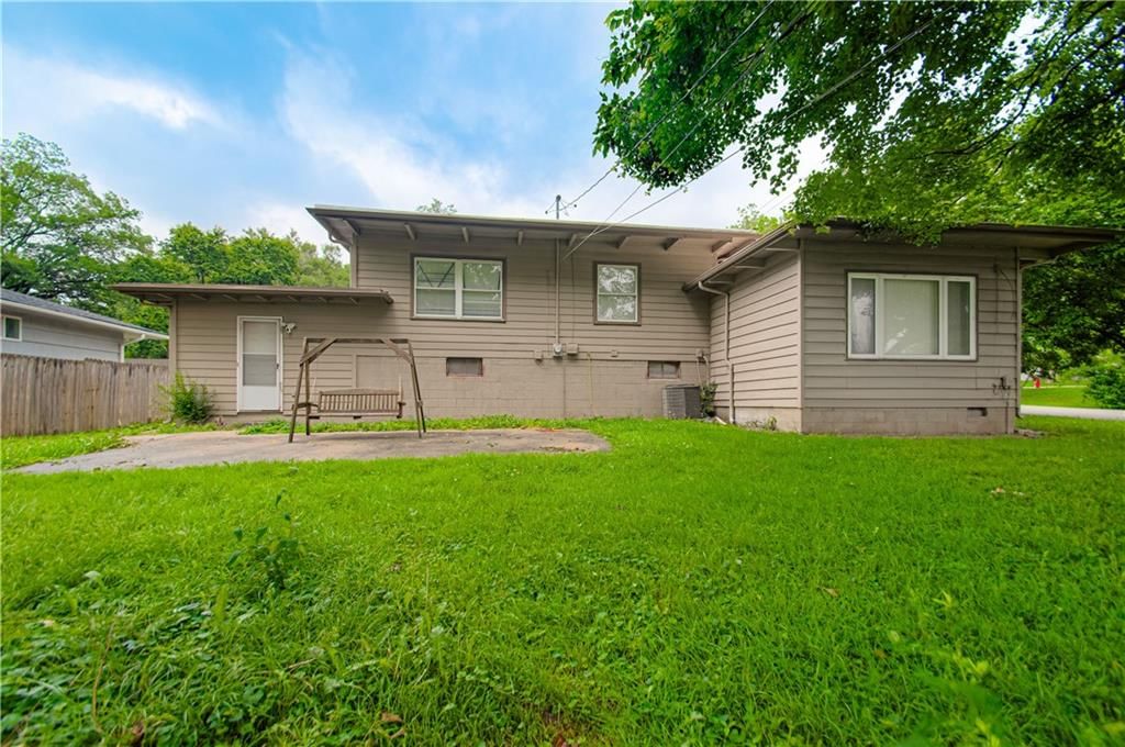 6401 Roswell Avenue — photo 25