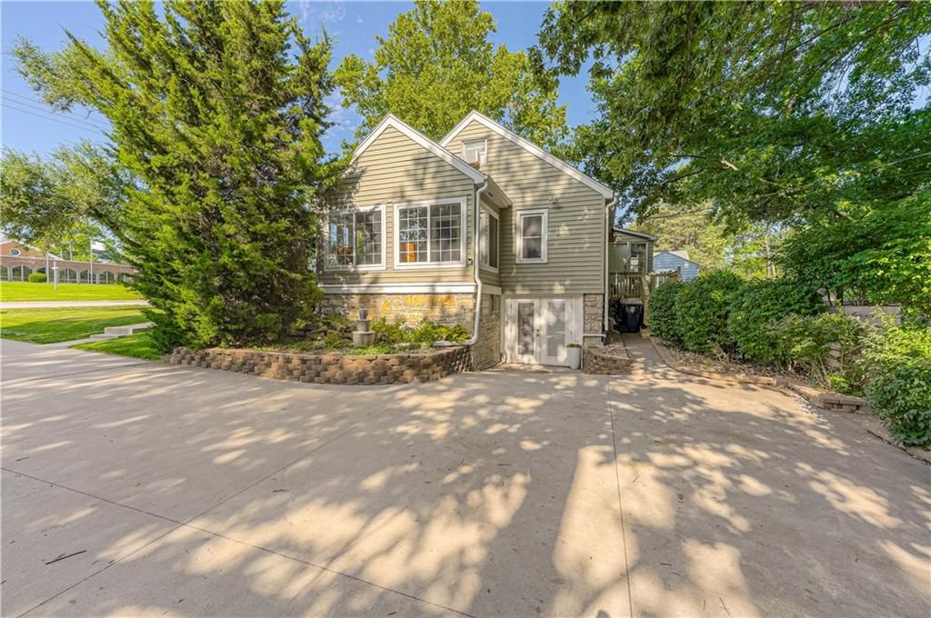 3110 NE Vivion Road — photo 43