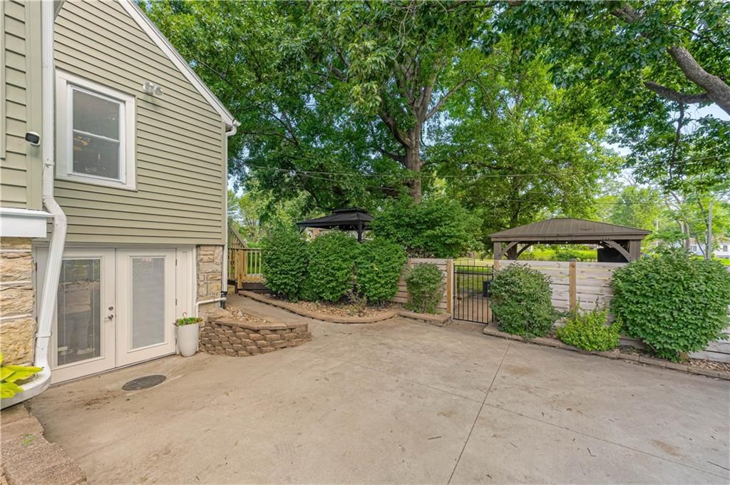 3110 NE Vivion Road — photo 44