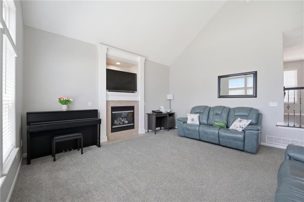 612 NW Whitney Drive — photo 8