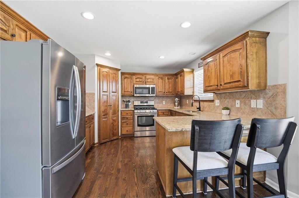 612 NW Whitney Drive — photo 11