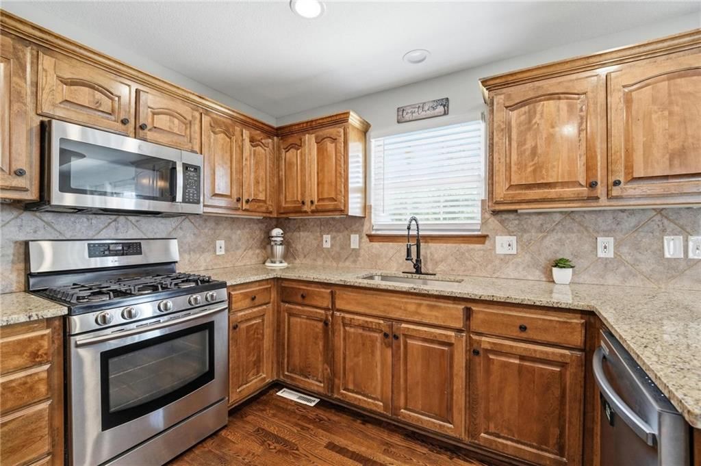 612 NW Whitney Drive — photo 12