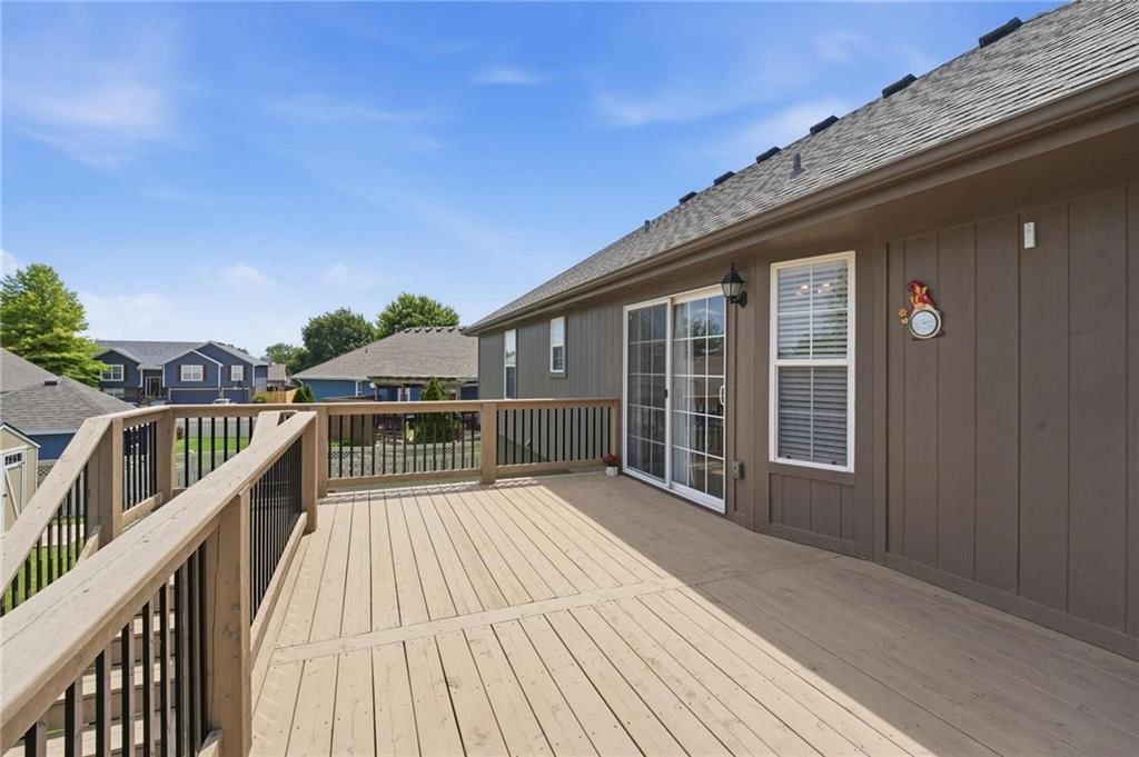 612 NW Whitney Drive — photo 36