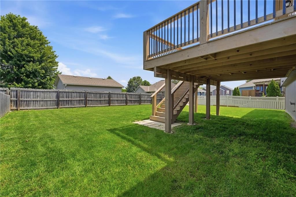 612 NW Whitney Drive — photo 37