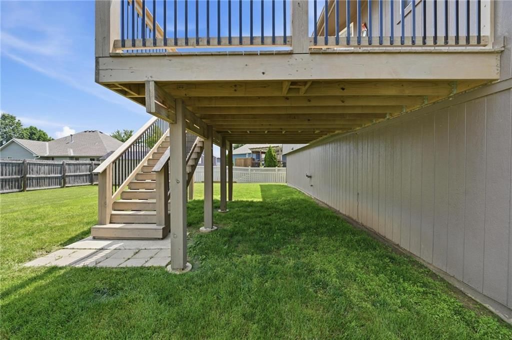 612 NW Whitney Drive — photo 38