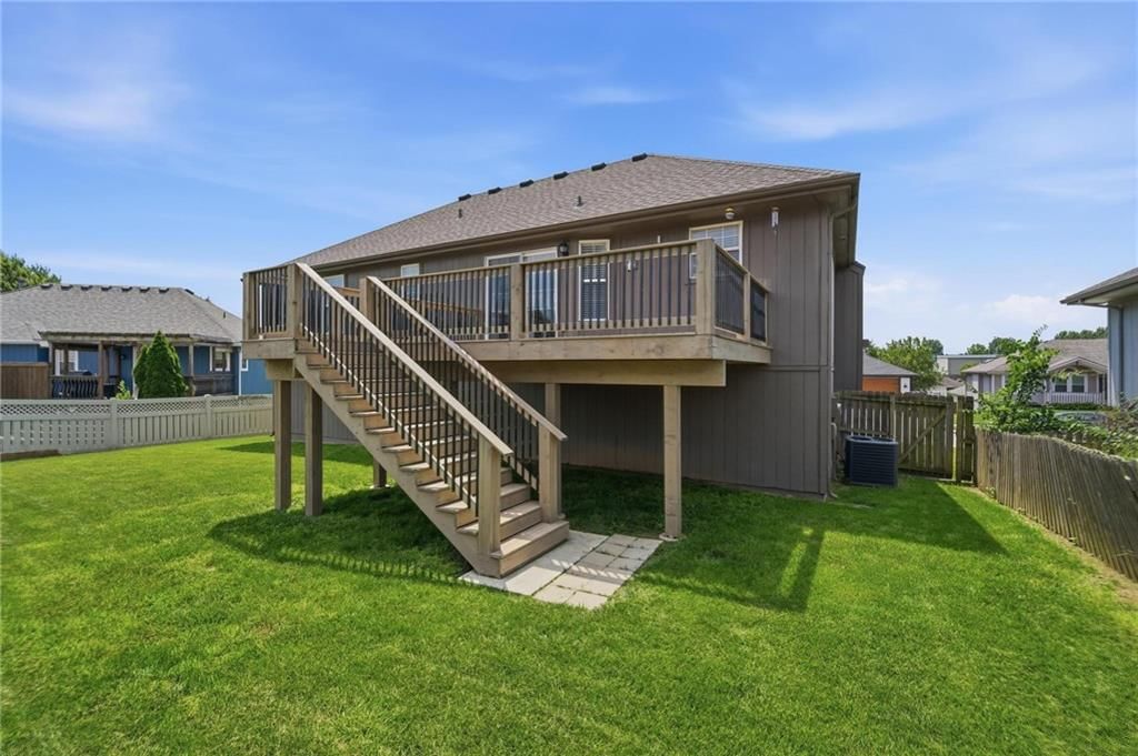 612 NW Whitney Drive — photo 39