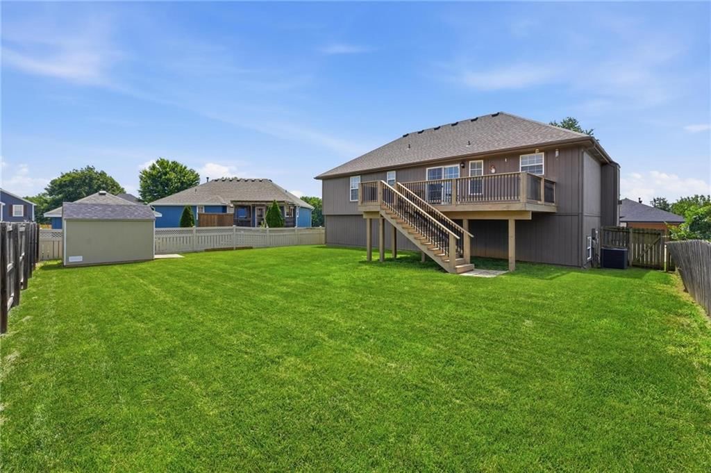 612 NW Whitney Drive — photo 40