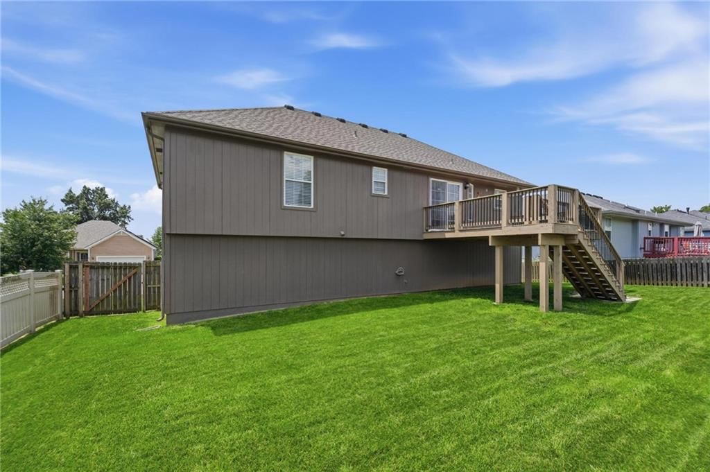 612 NW Whitney Drive — photo 42