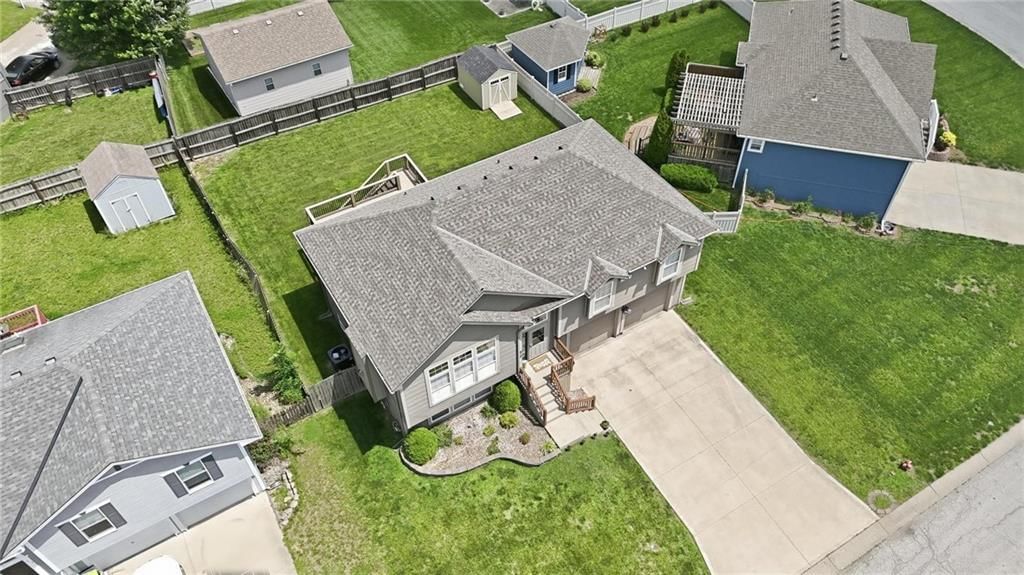 612 NW Whitney Drive — photo 52