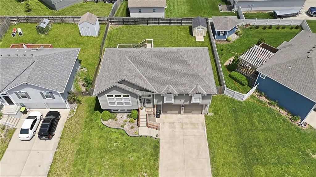 612 NW Whitney Drive — photo 53