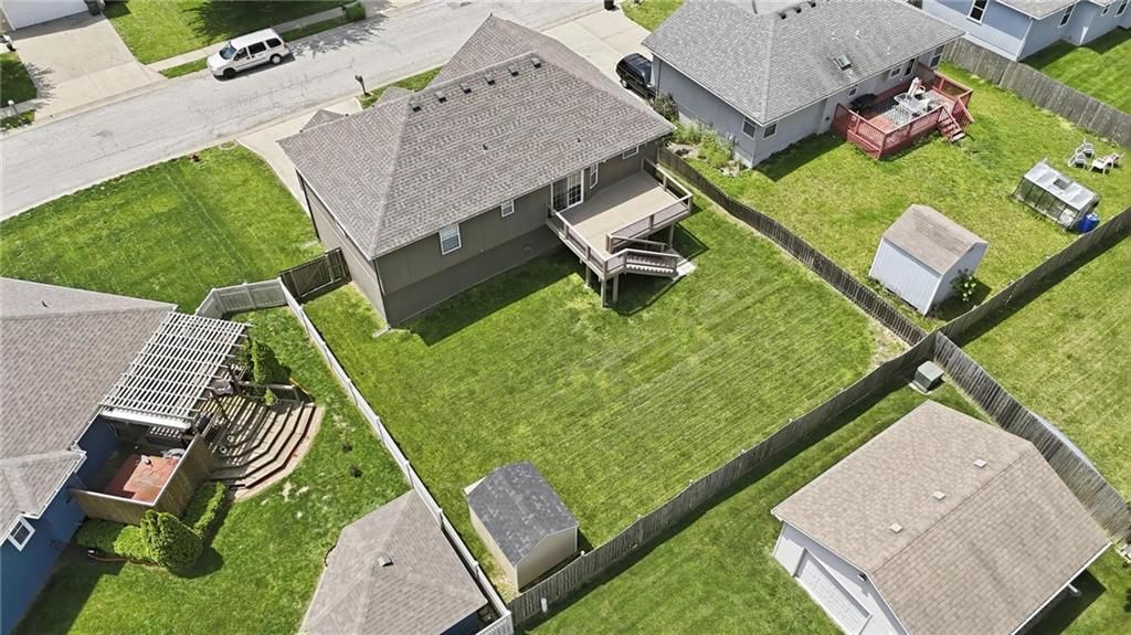 612 NW Whitney Drive — photo 55