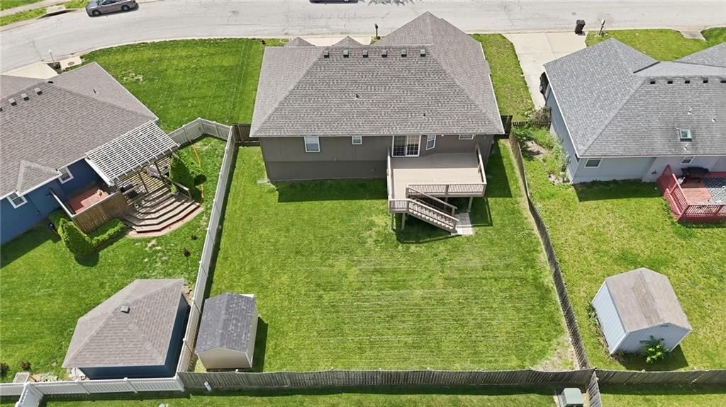 612 NW Whitney Drive — photo 56