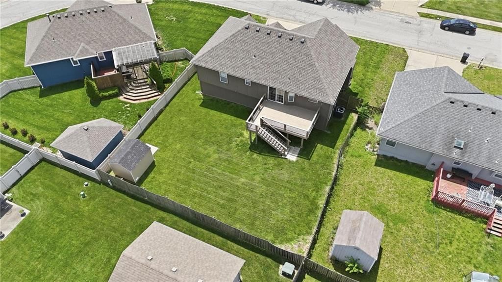 612 NW Whitney Drive — photo 57
