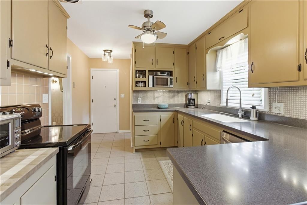 7010 W 65th Terrace — photo 16