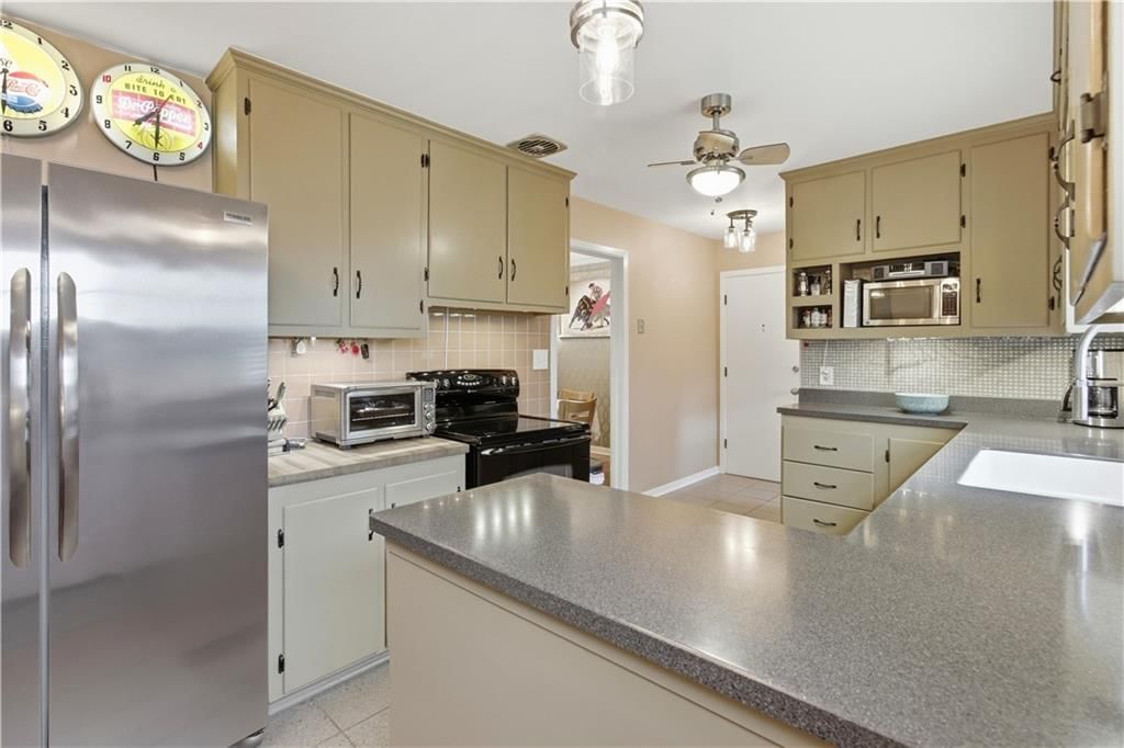 7010 W 65th Terrace — photo 17