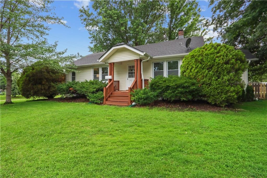 8660 Robinson Street, Overland Park, KS