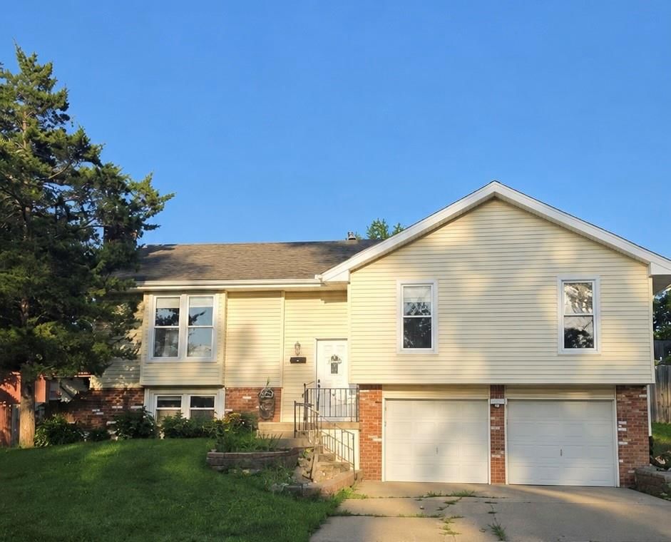 8031 N Garfield Street — photo 1
