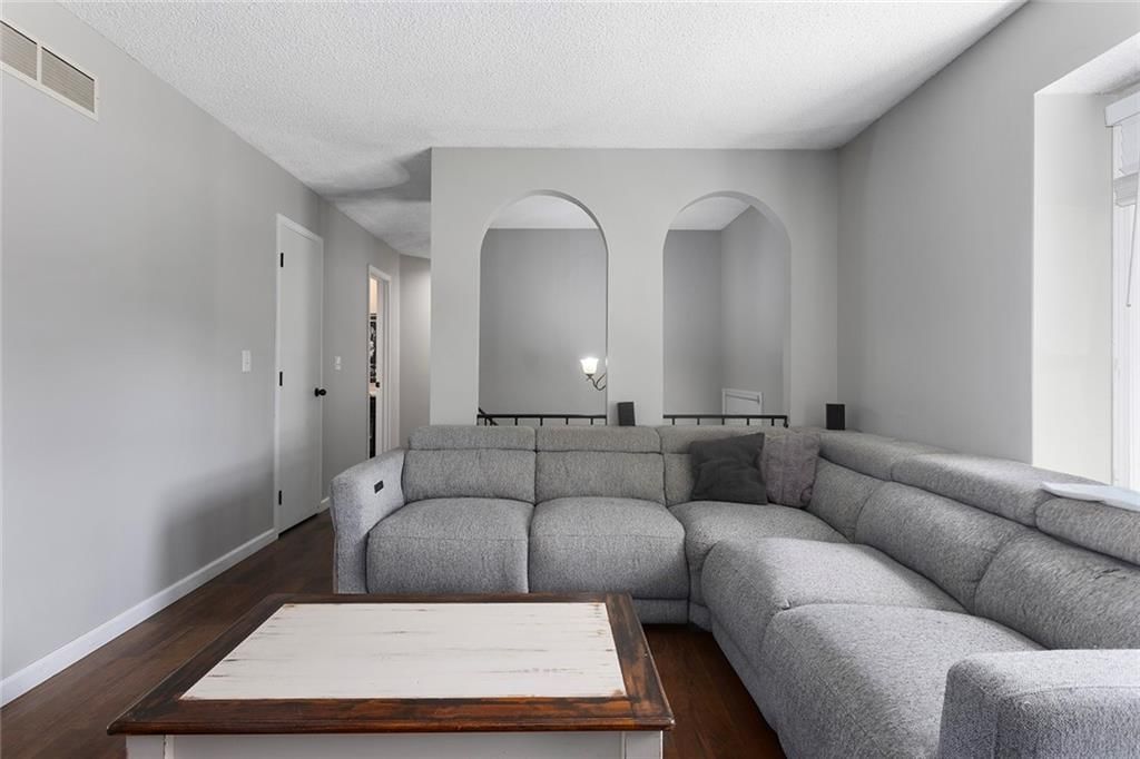8031 N Garfield Street — photo 2
