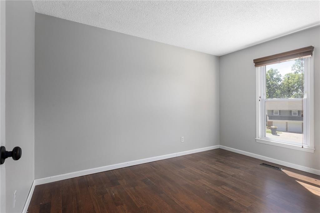8031 N Garfield Street — photo 8