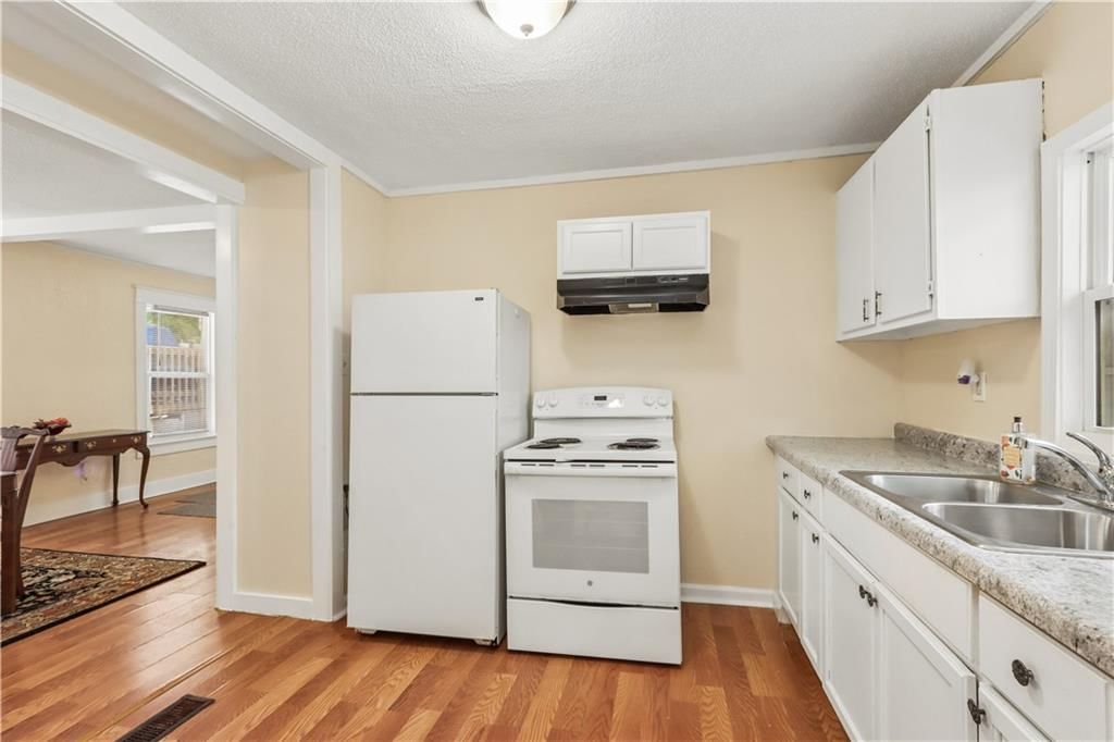 424 N Brighton Avenue — photo 9