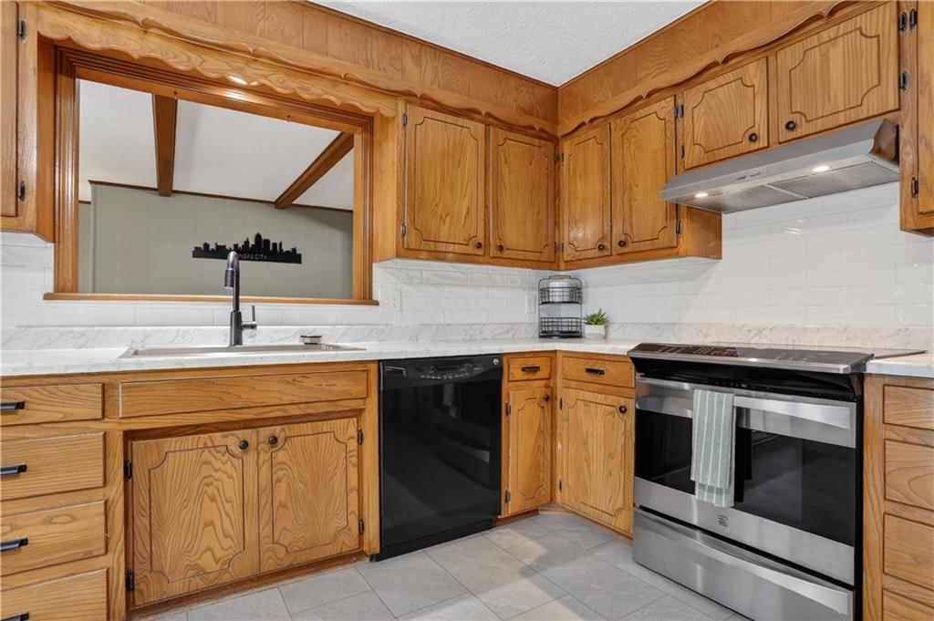 6107 Harvard Avenue — photo 8