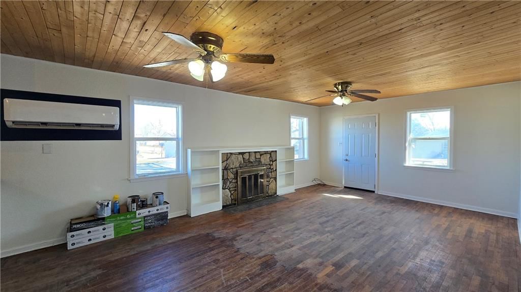 1114 Comstock Street — photo 4