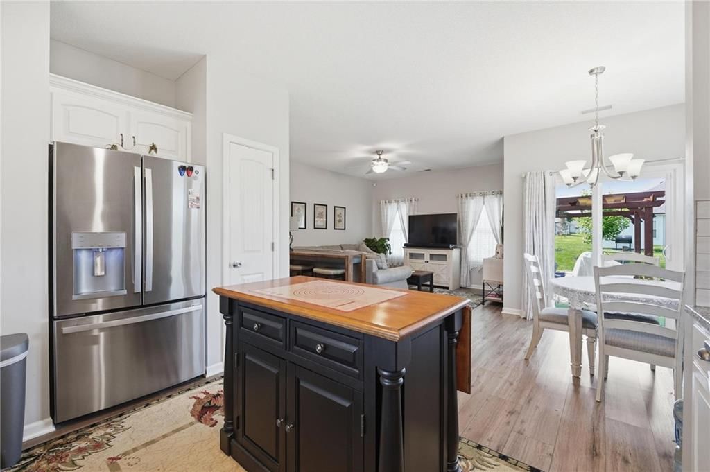 409 NE Ash Street — photo 10