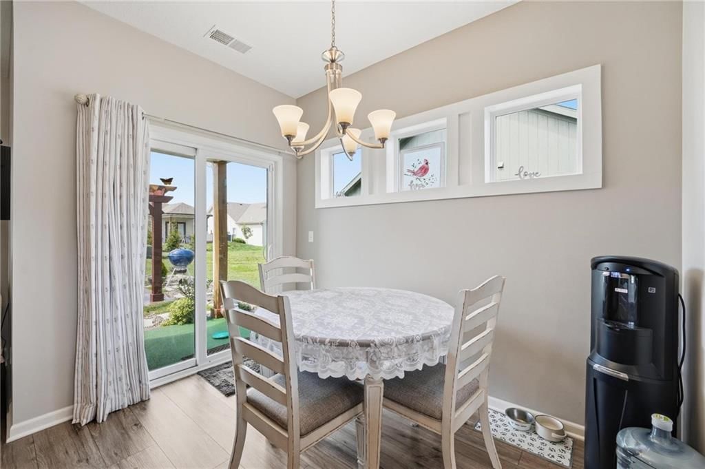 409 NE Ash Street — photo 11