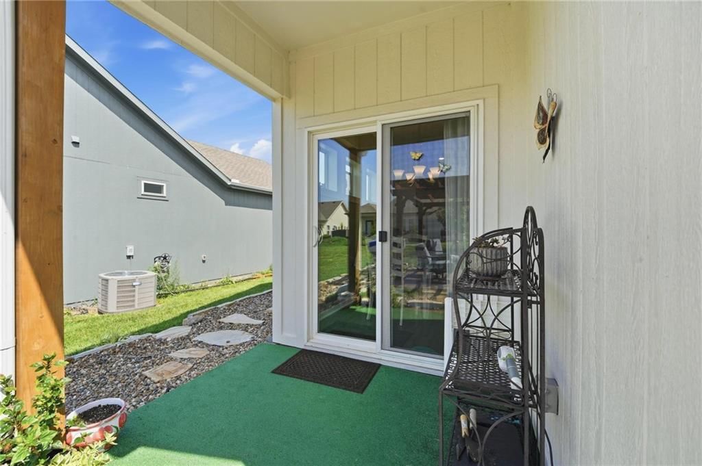 409 NE Ash Street — photo 22