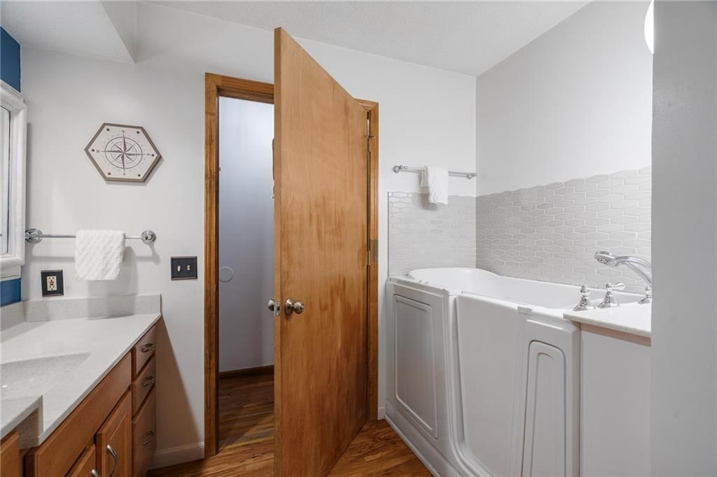 10719 Cypress Avenue — photo 20