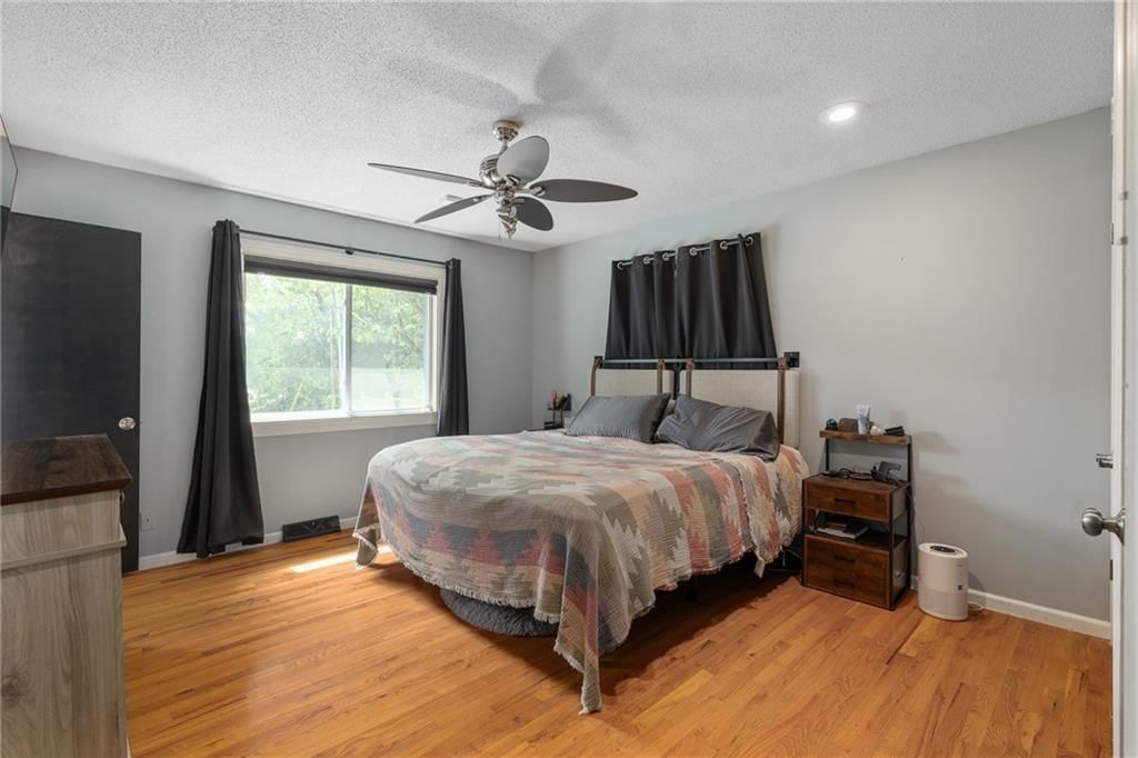 10719 Cypress Avenue — photo 21