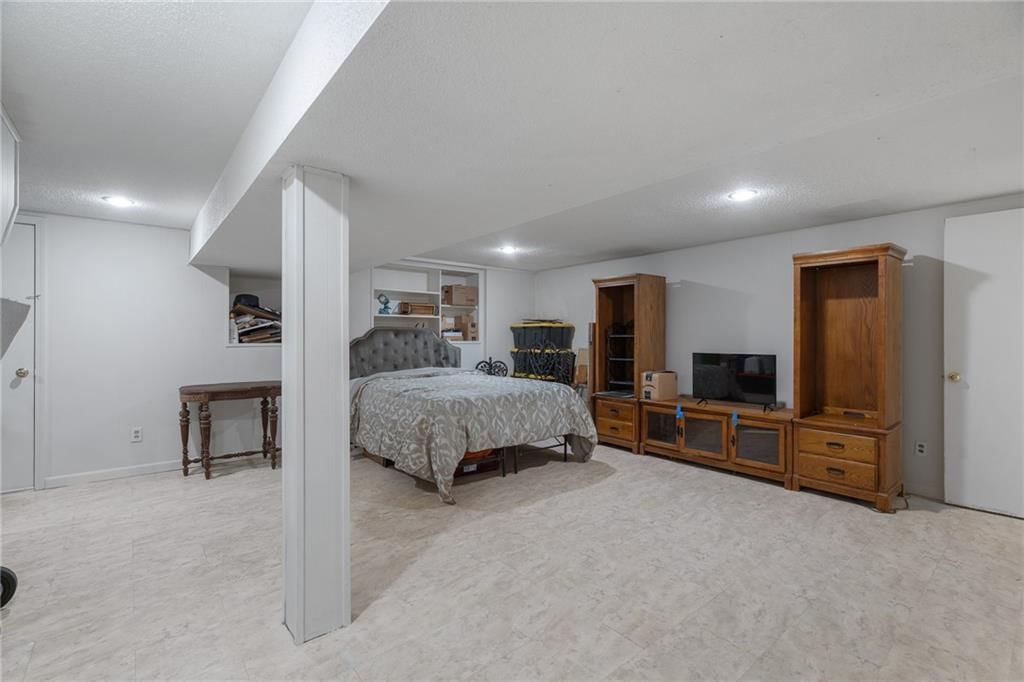 10719 Cypress Avenue — photo 32