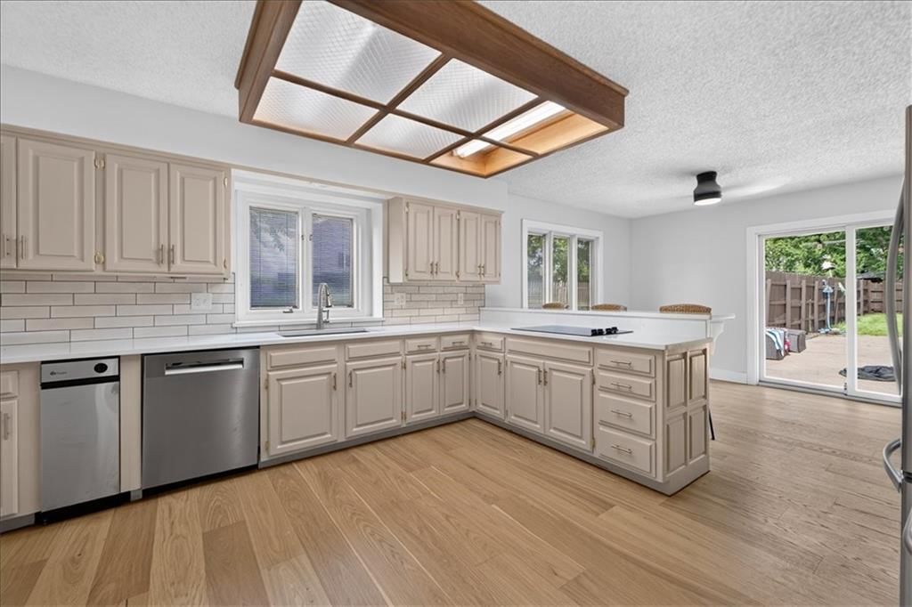 904 SW 44TH Street — photo 10