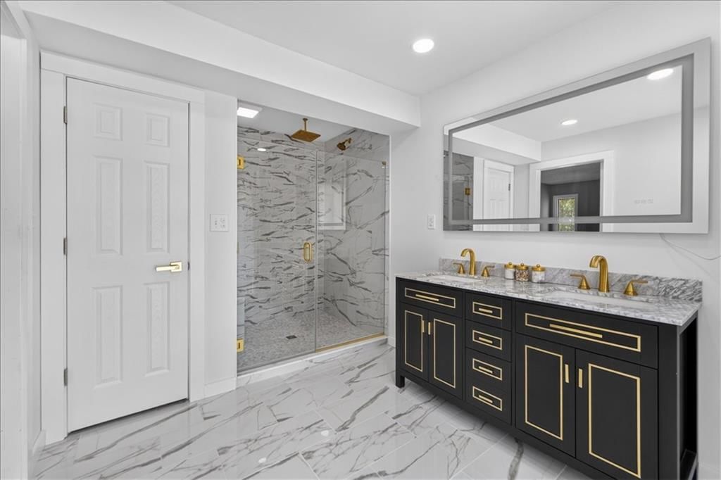 904 SW 44TH Street — photo 13