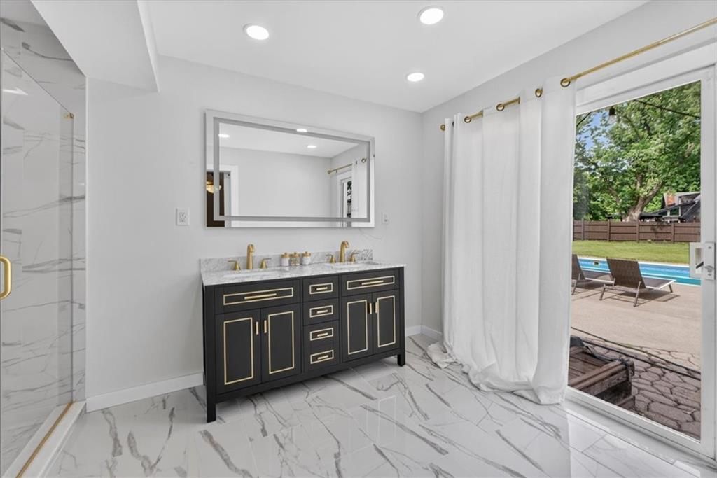 904 SW 44TH Street — photo 14