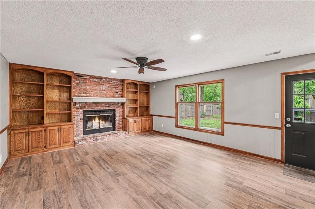 1366 E MEADOW Lane — photo 9