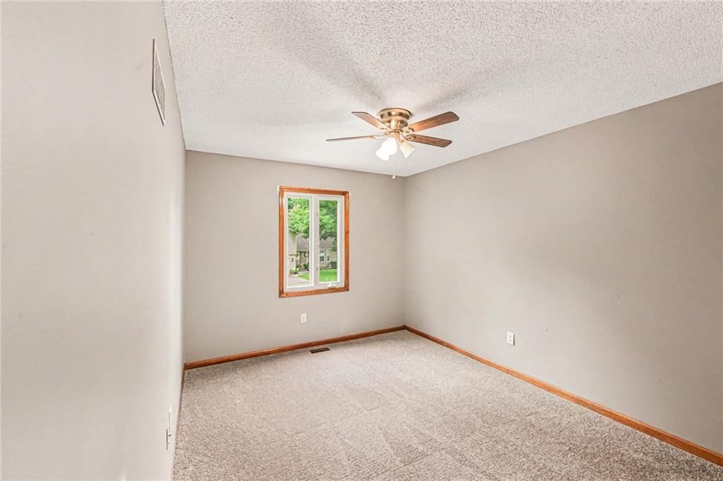1366 E MEADOW Lane — photo 18