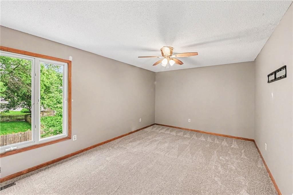 1366 E MEADOW Lane — photo 19