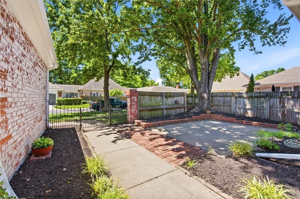 10240 Conser Street — photo 4