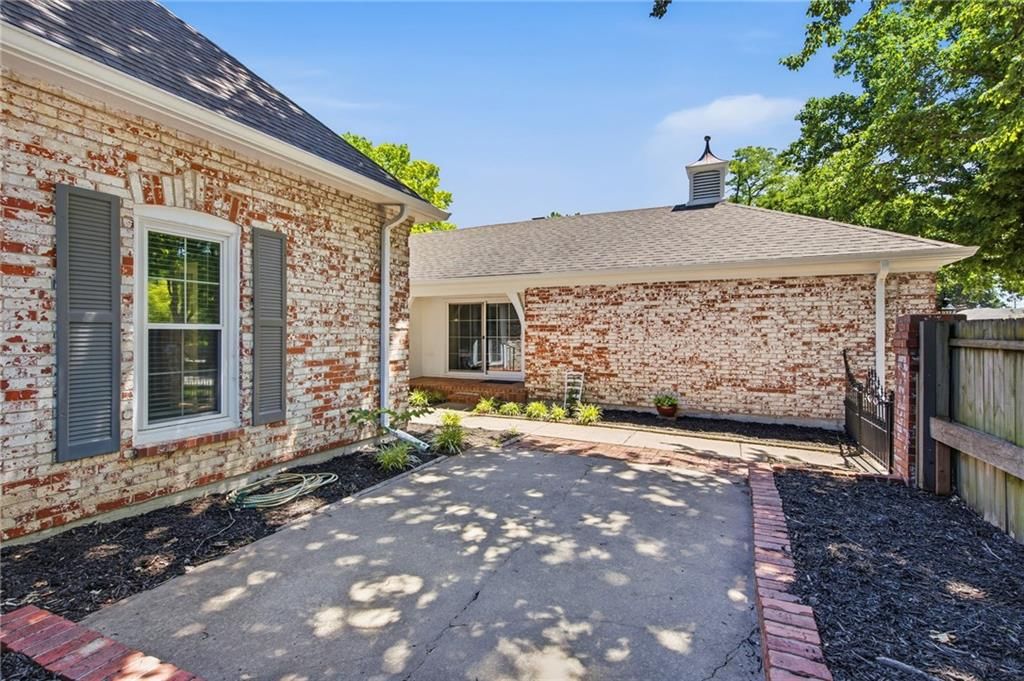 10240 Conser Street — photo 5