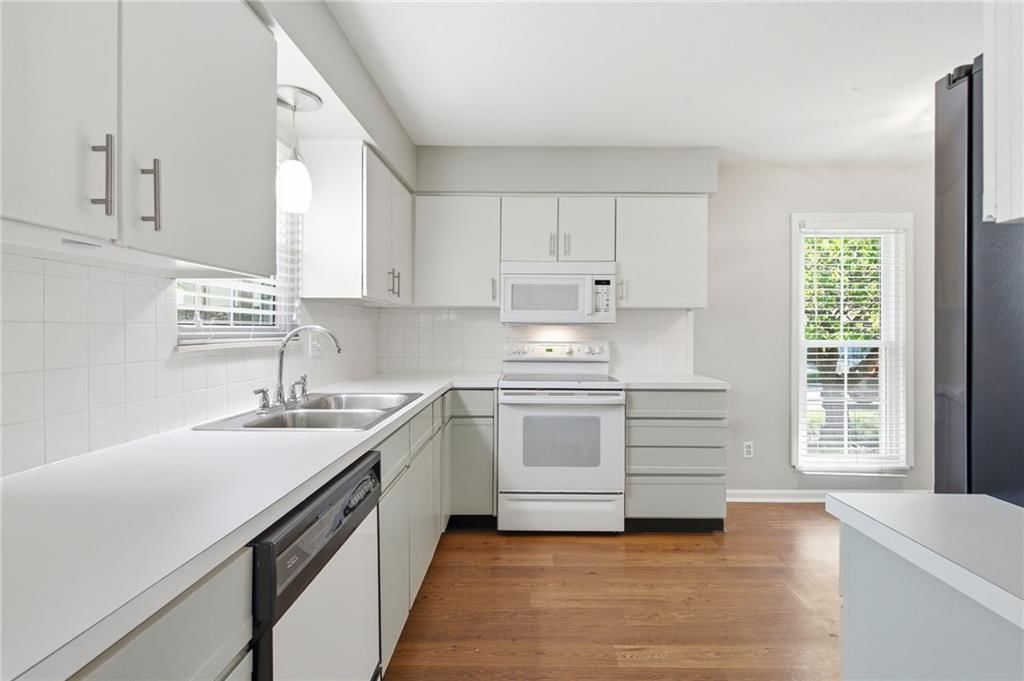 10240 Conser Street — photo 11