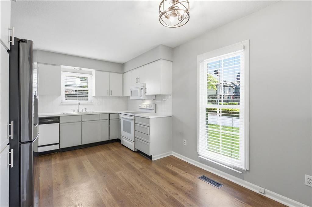 10240 Conser Street — photo 13